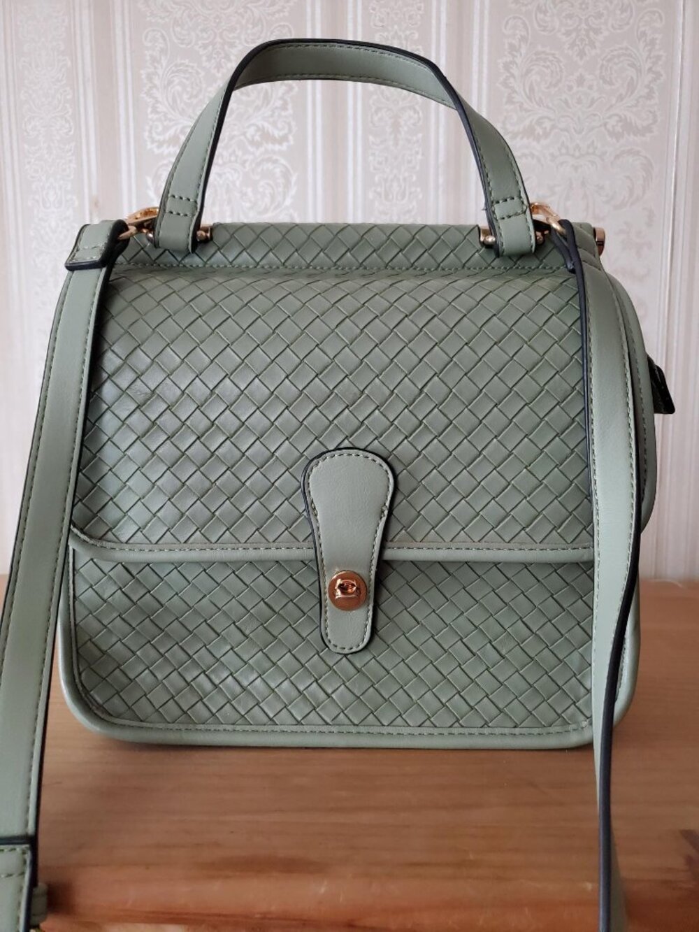 NWOT Mint Green Woven Leather Top-Handle/Cross Body Bag - Picture 2 of 7